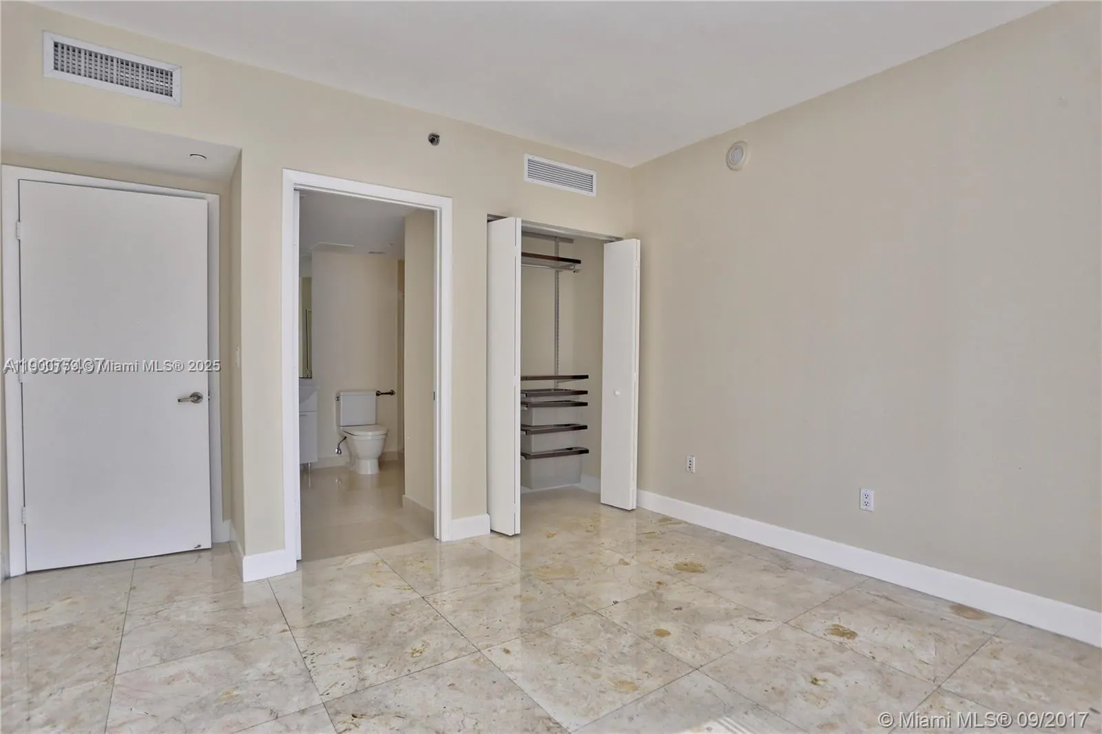 495 Brickell Ave, #2010