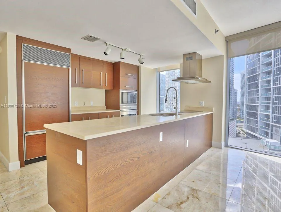 495 Brickell Ave, #2010