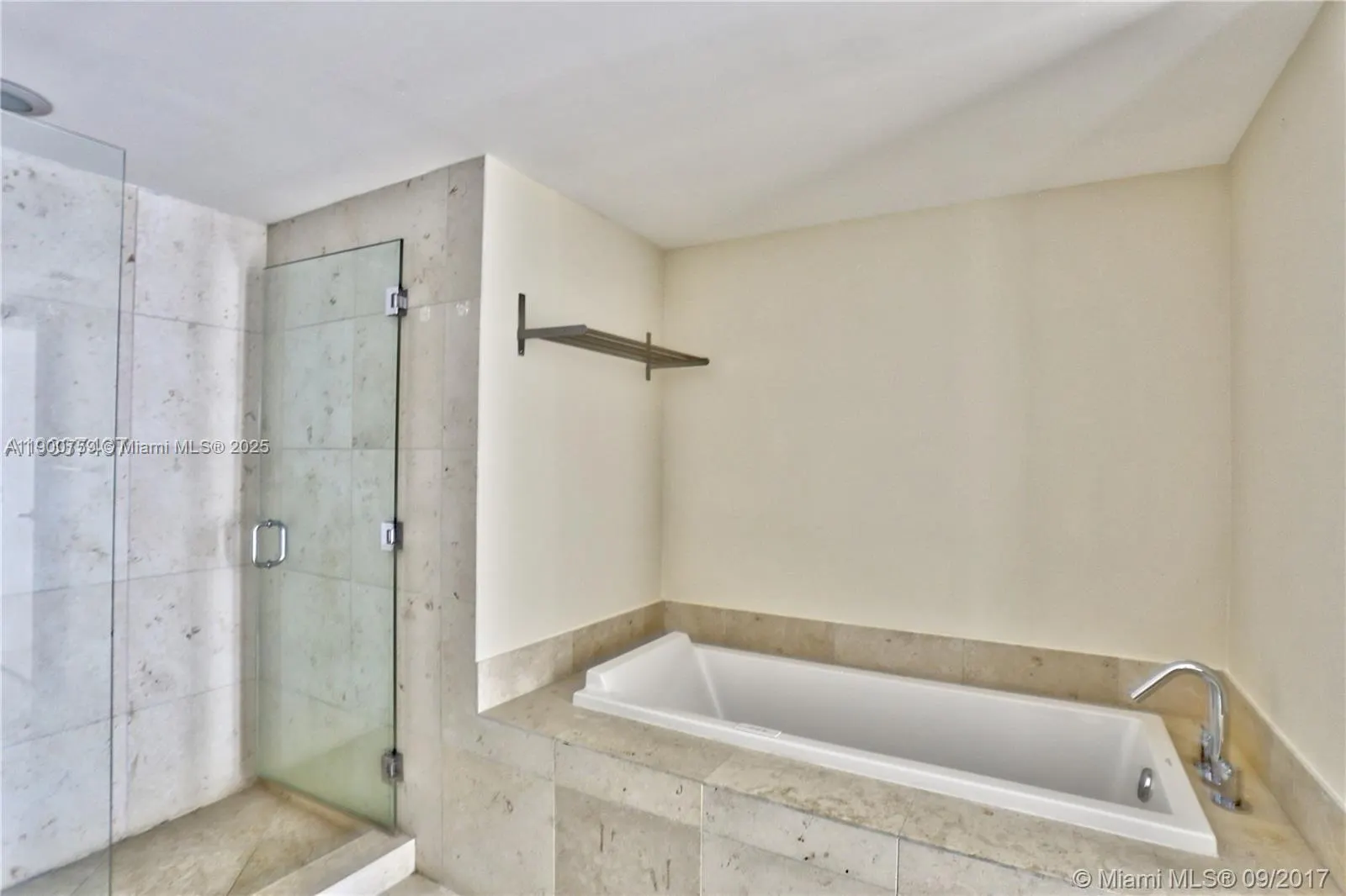 495 Brickell Ave, #2010