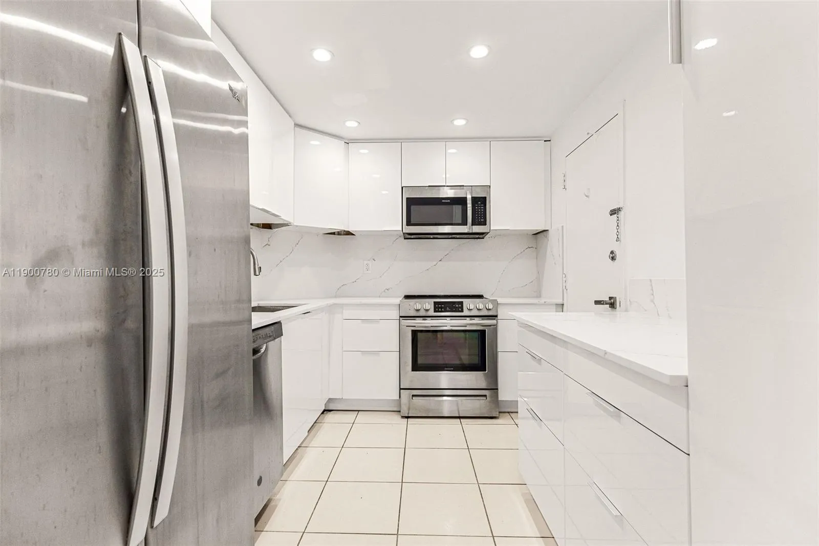 300 Bayview Dr, #509