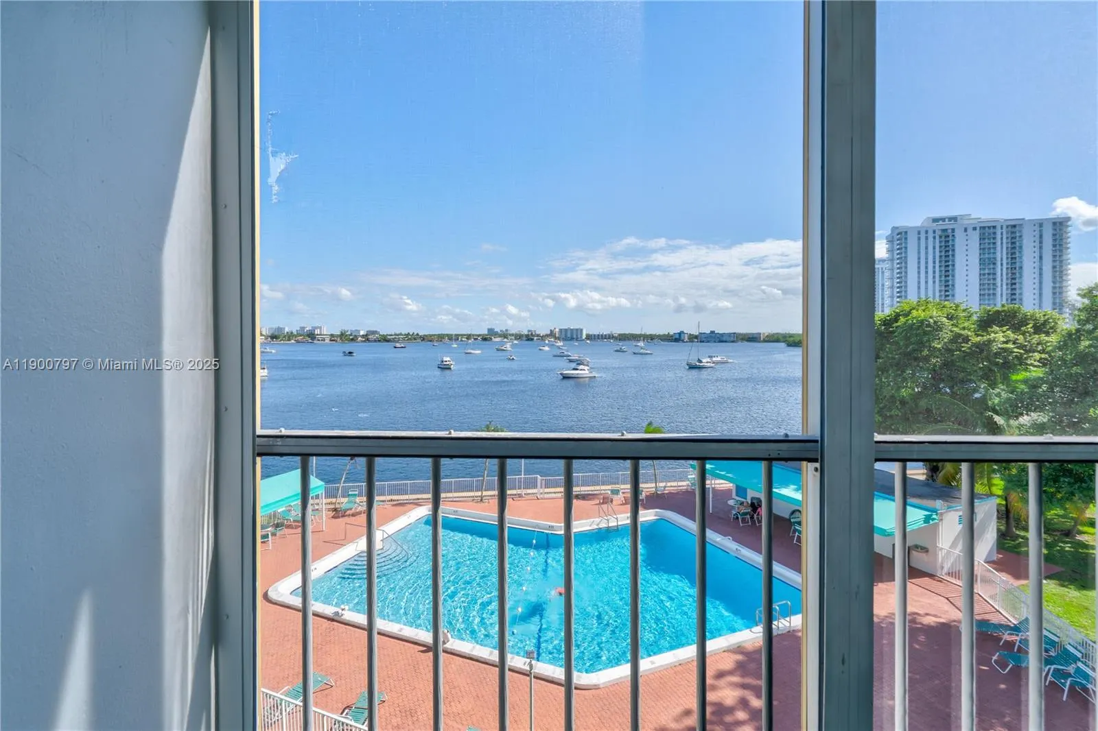 2910 Point East Dr, #M412