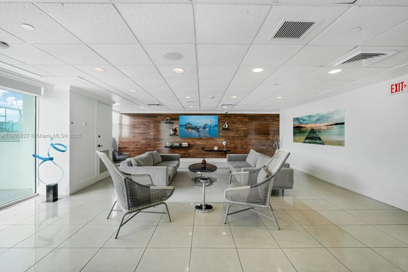650 West Ave, #303