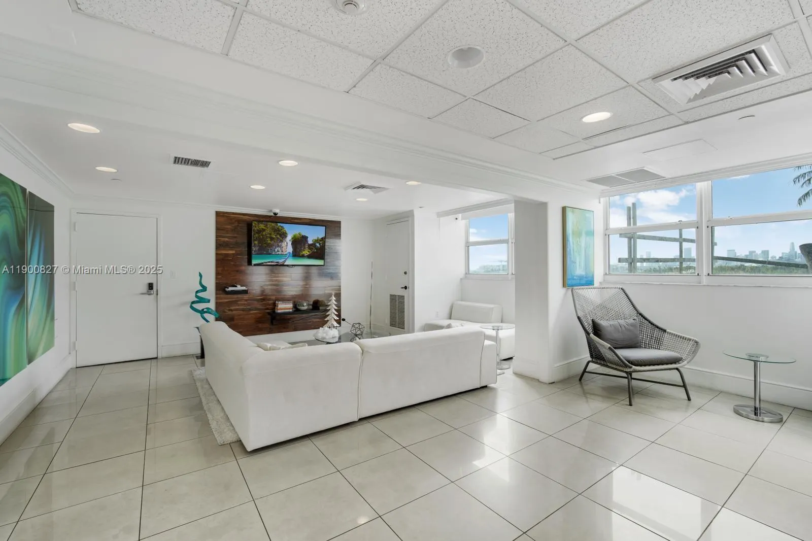 650 West Ave, #303