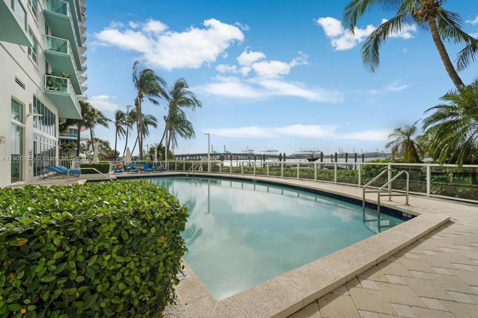 650 West Ave, #303