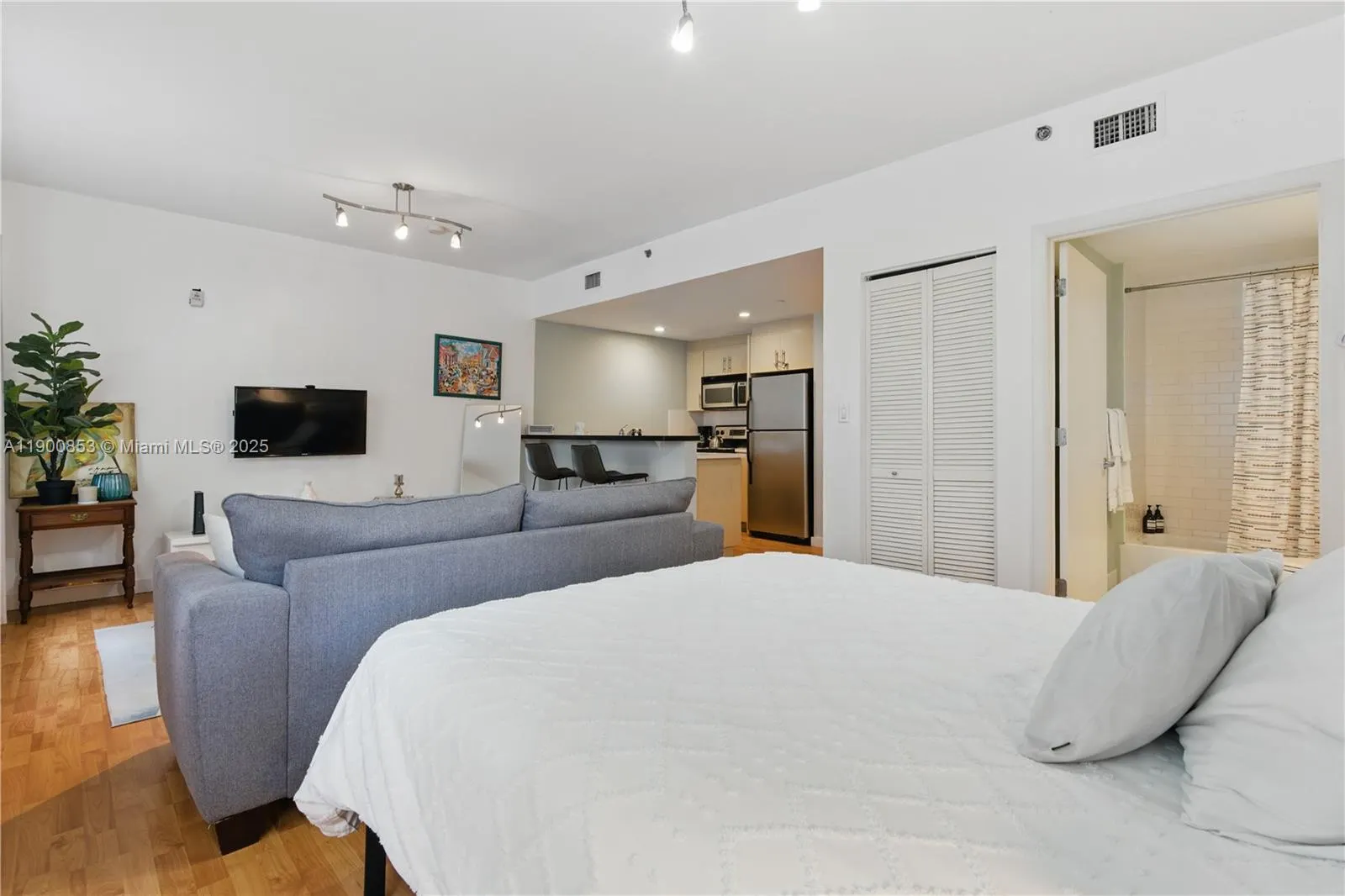 2129 Washington Ave, #107