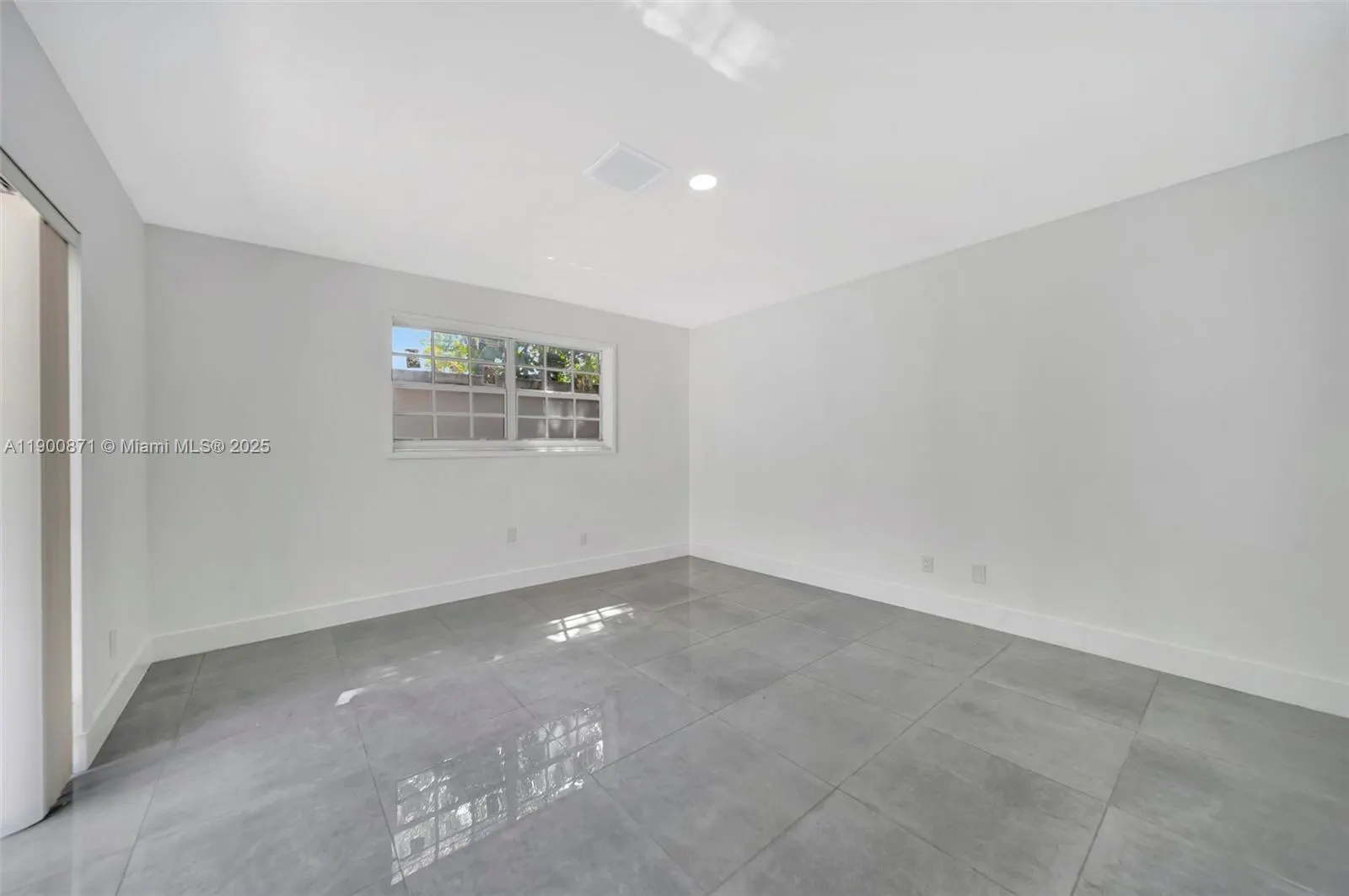 840 NE 182nd St