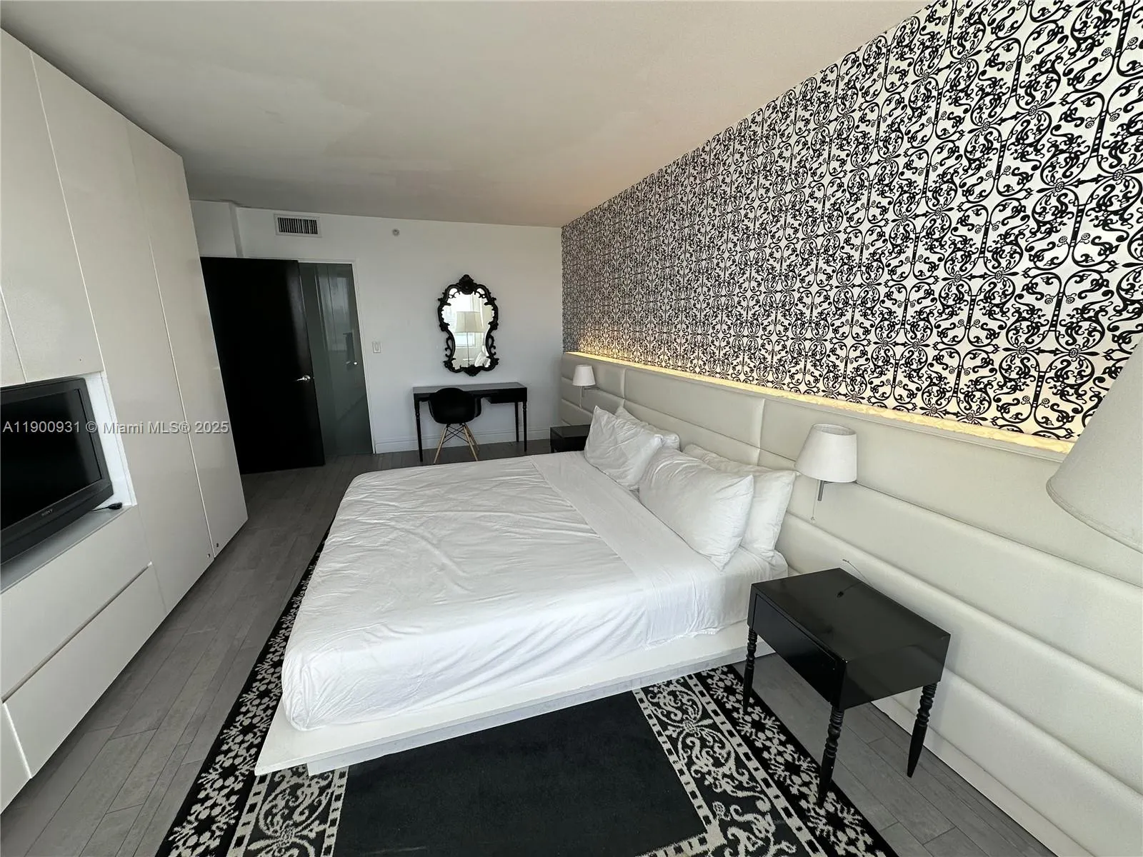 1100 West Ave, #1520