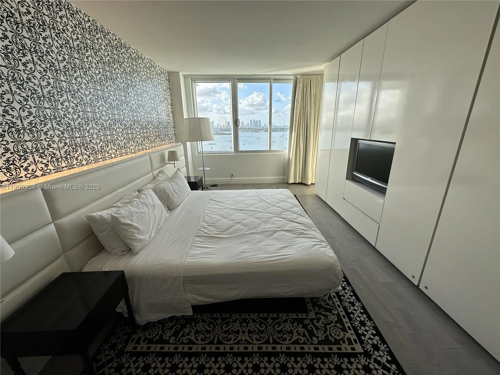 1100 West Ave, #1520