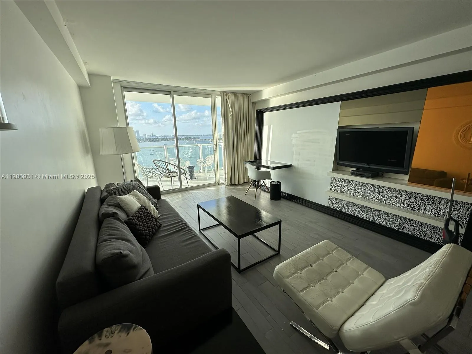 1100 West Ave, #1520