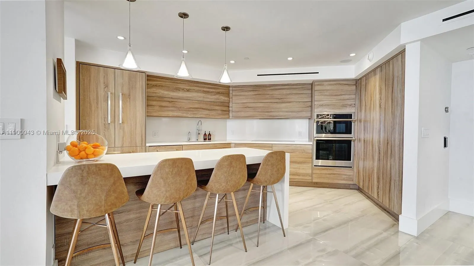 3000 Island Blvd, #905