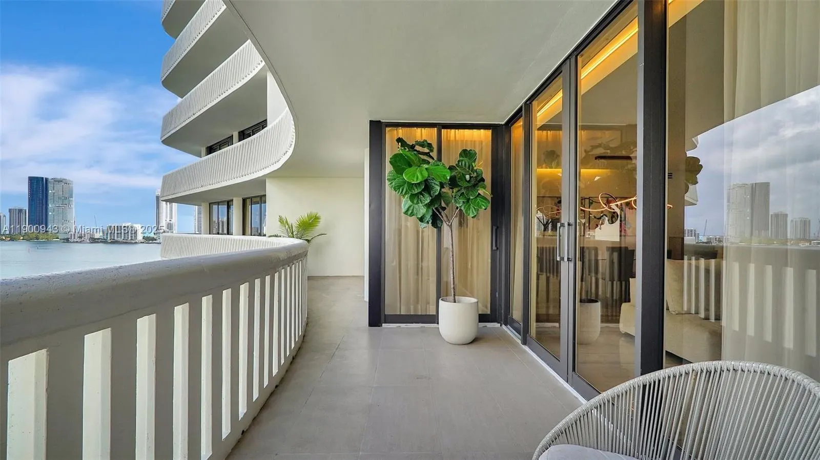 3000 Island Blvd, #905