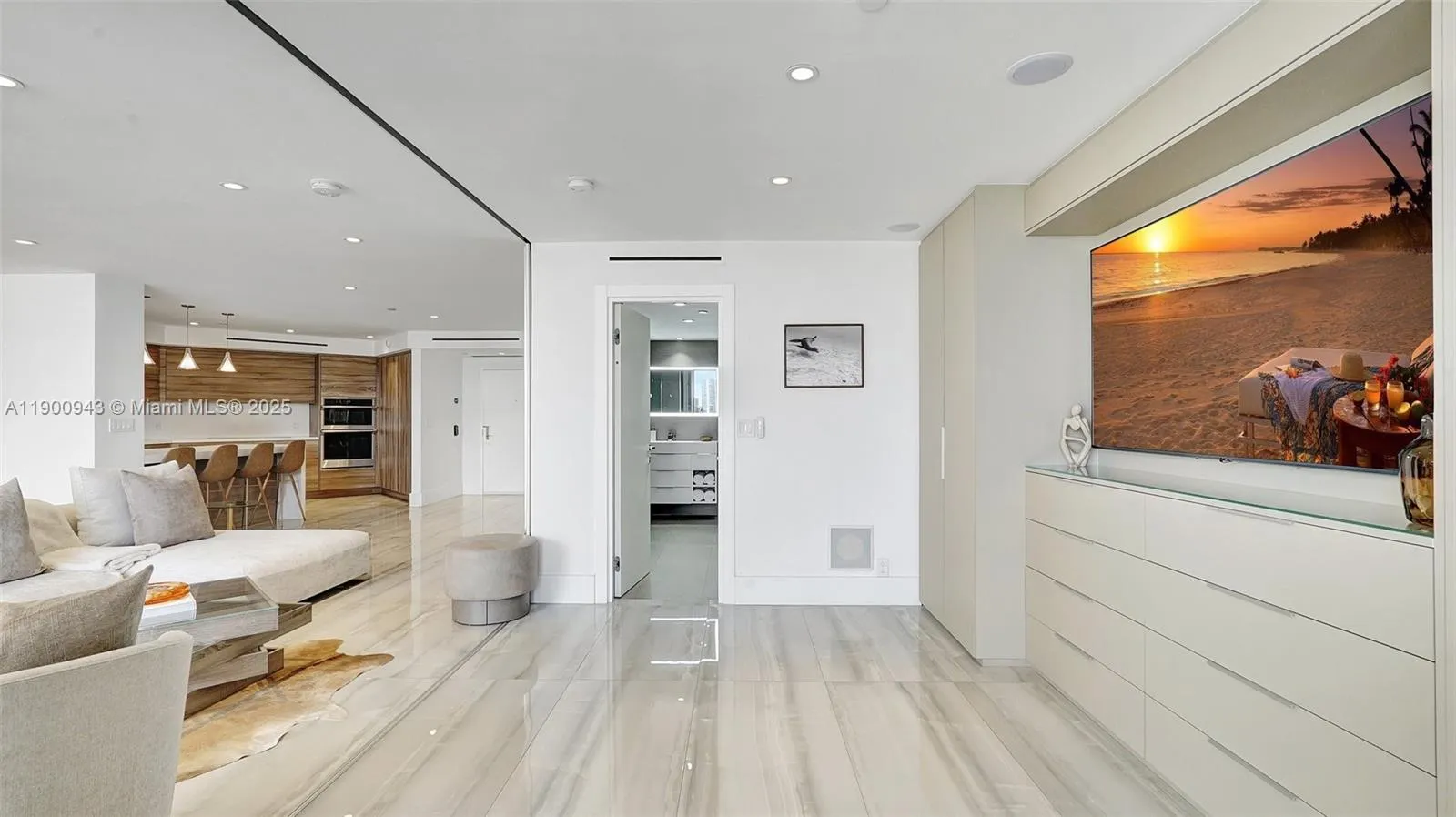 3000 Island Blvd, #905