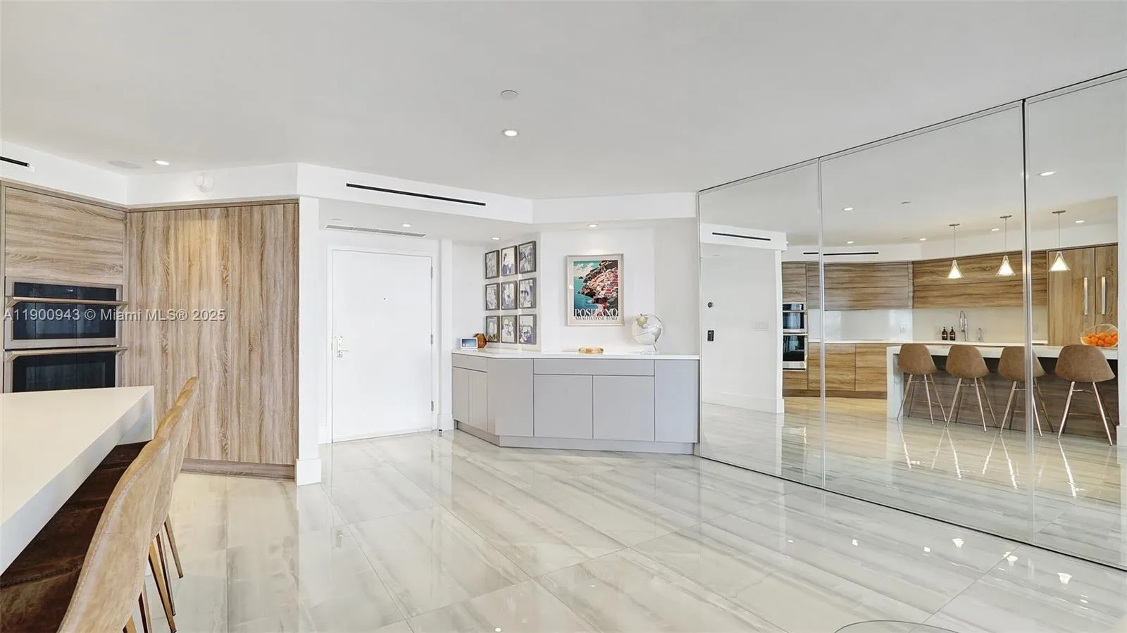 3000 Island Blvd, #905