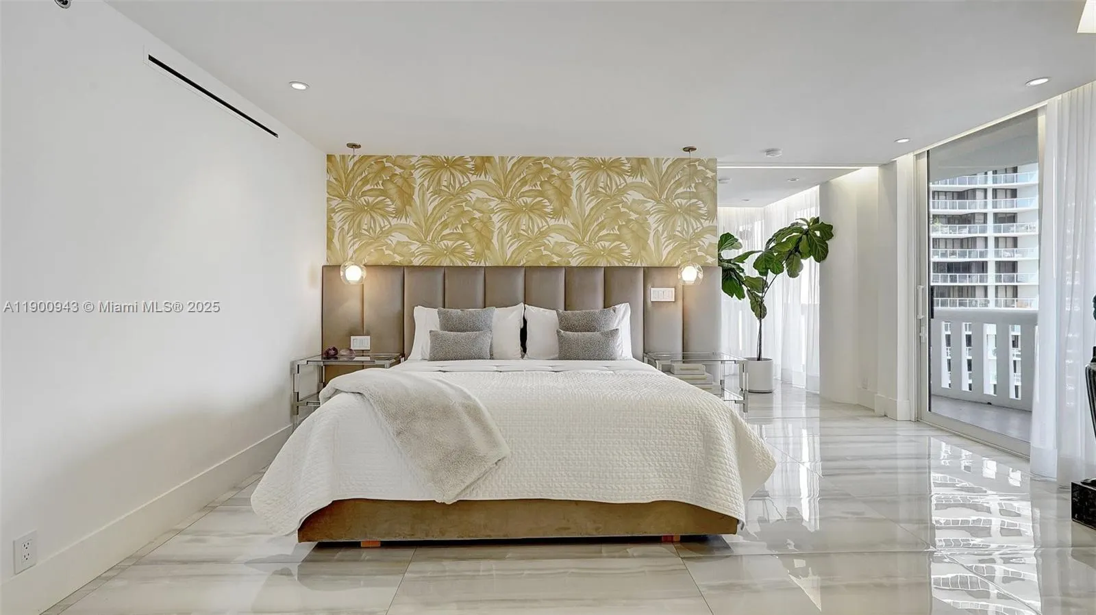 3000 Island Blvd, #905