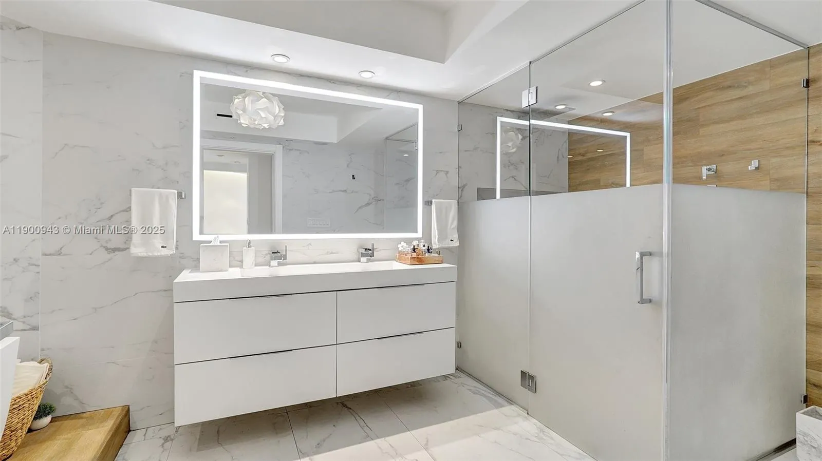 3000 Island Blvd, #905