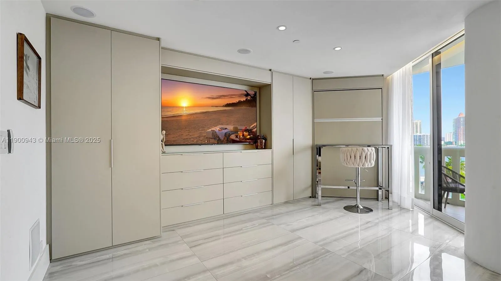 3000 Island Blvd, #905