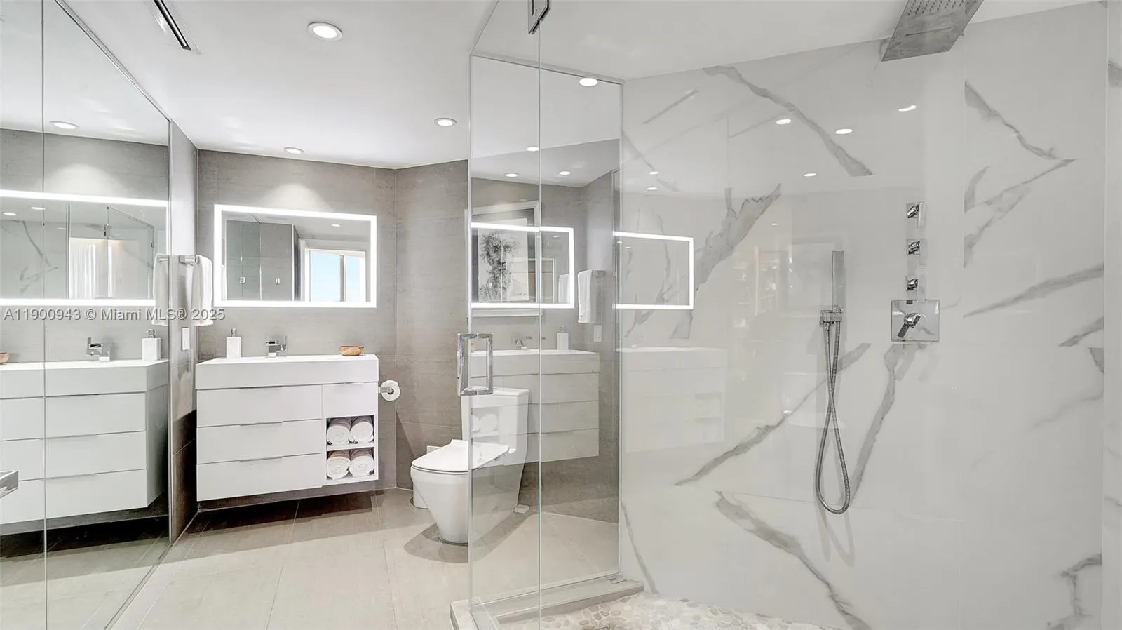 3000 Island Blvd, #905