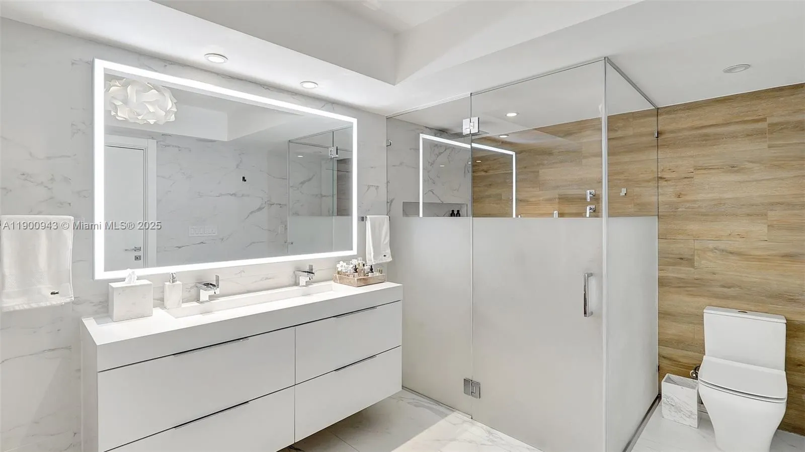 3000 Island Blvd, #905