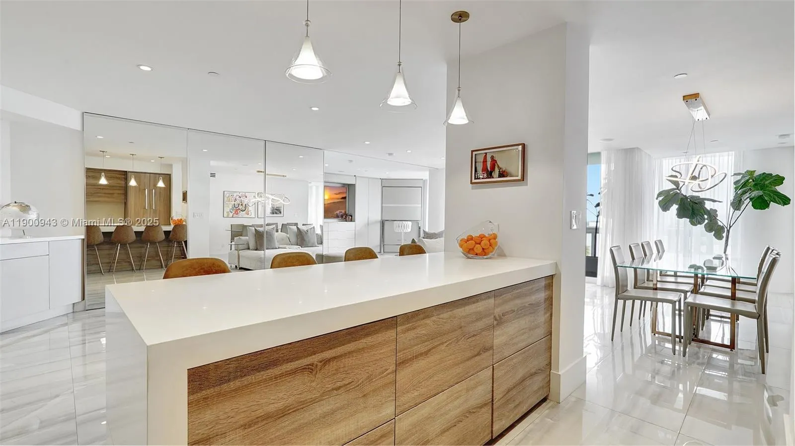 3000 Island Blvd, #905