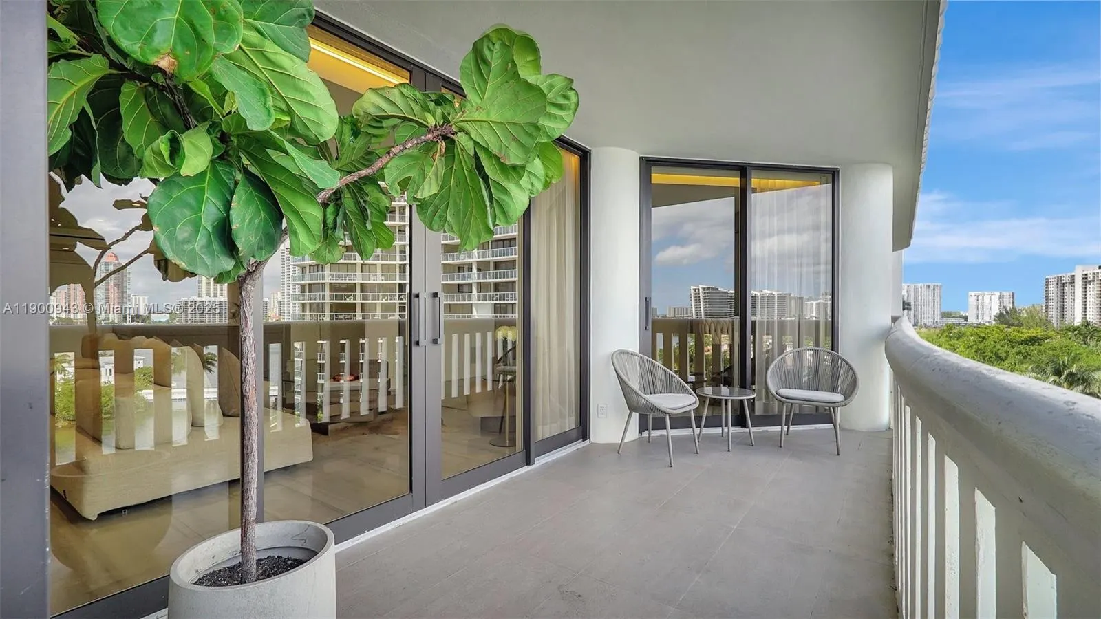 3000 Island Blvd, #905