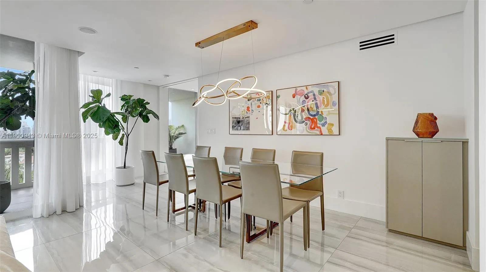 3000 Island Blvd, #905