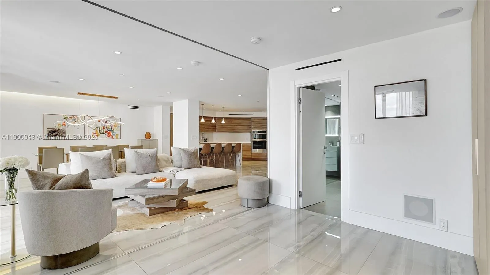 3000 Island Blvd, #905