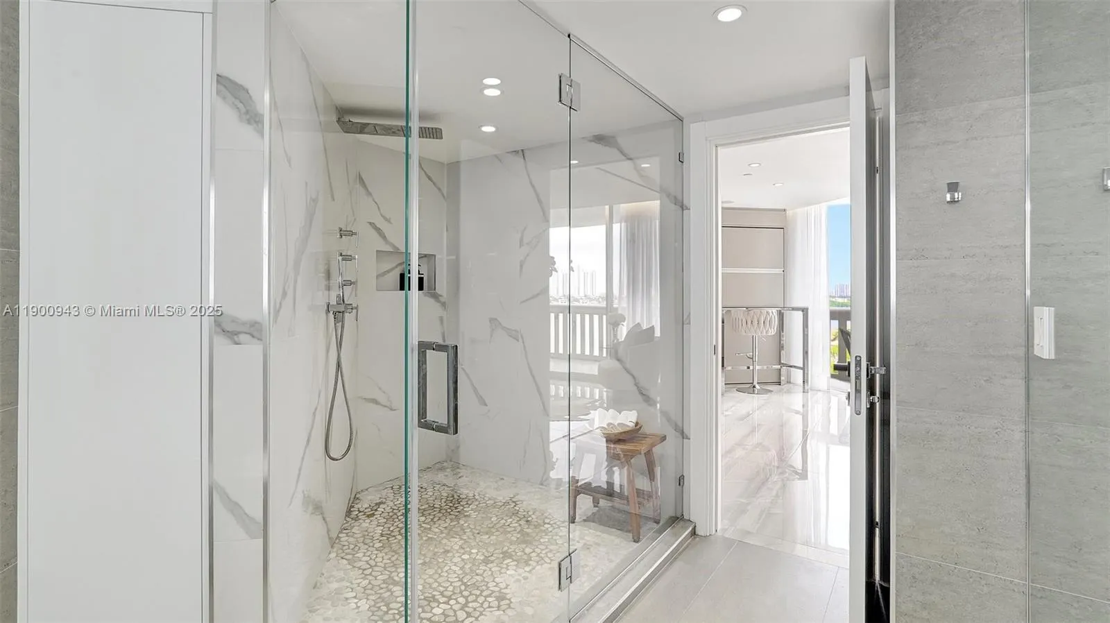 3000 Island Blvd, #905