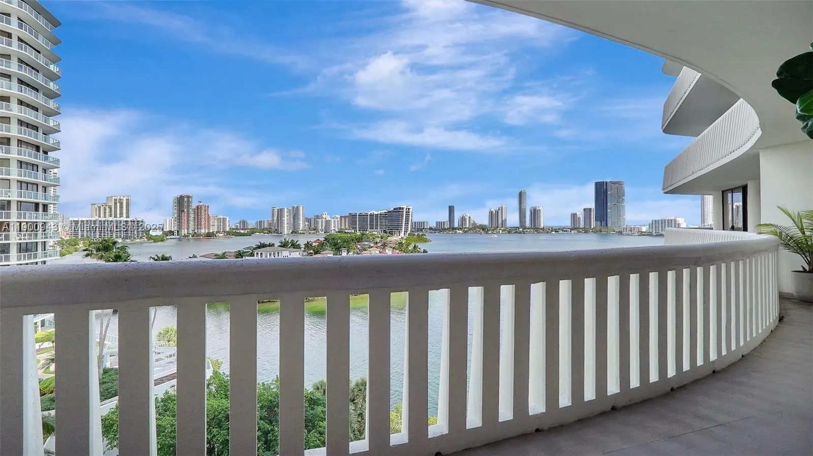 3000 Island Blvd, #905