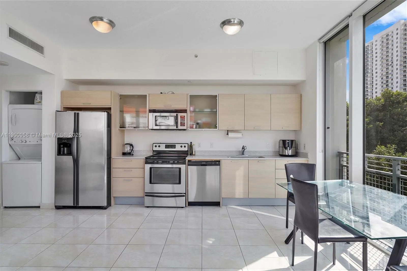350 NE 24th St, #410