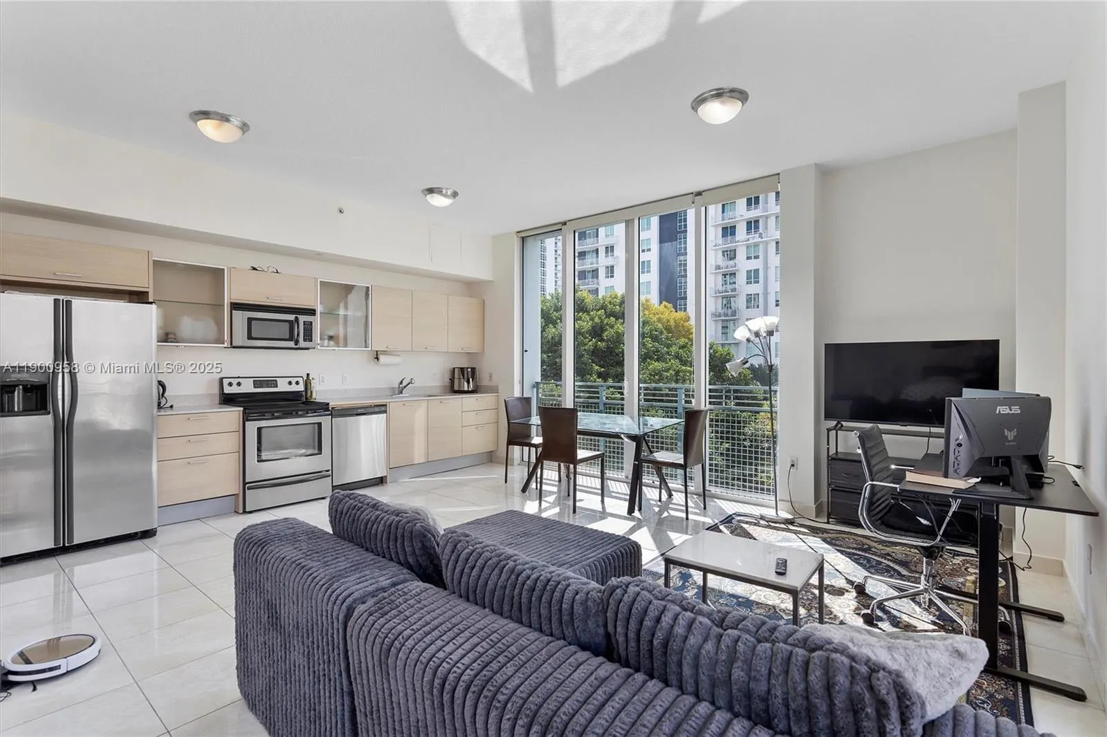 350 NE 24th St, #410