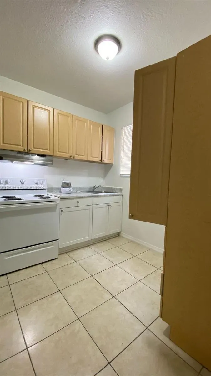 1021 NW 3rd St, #206