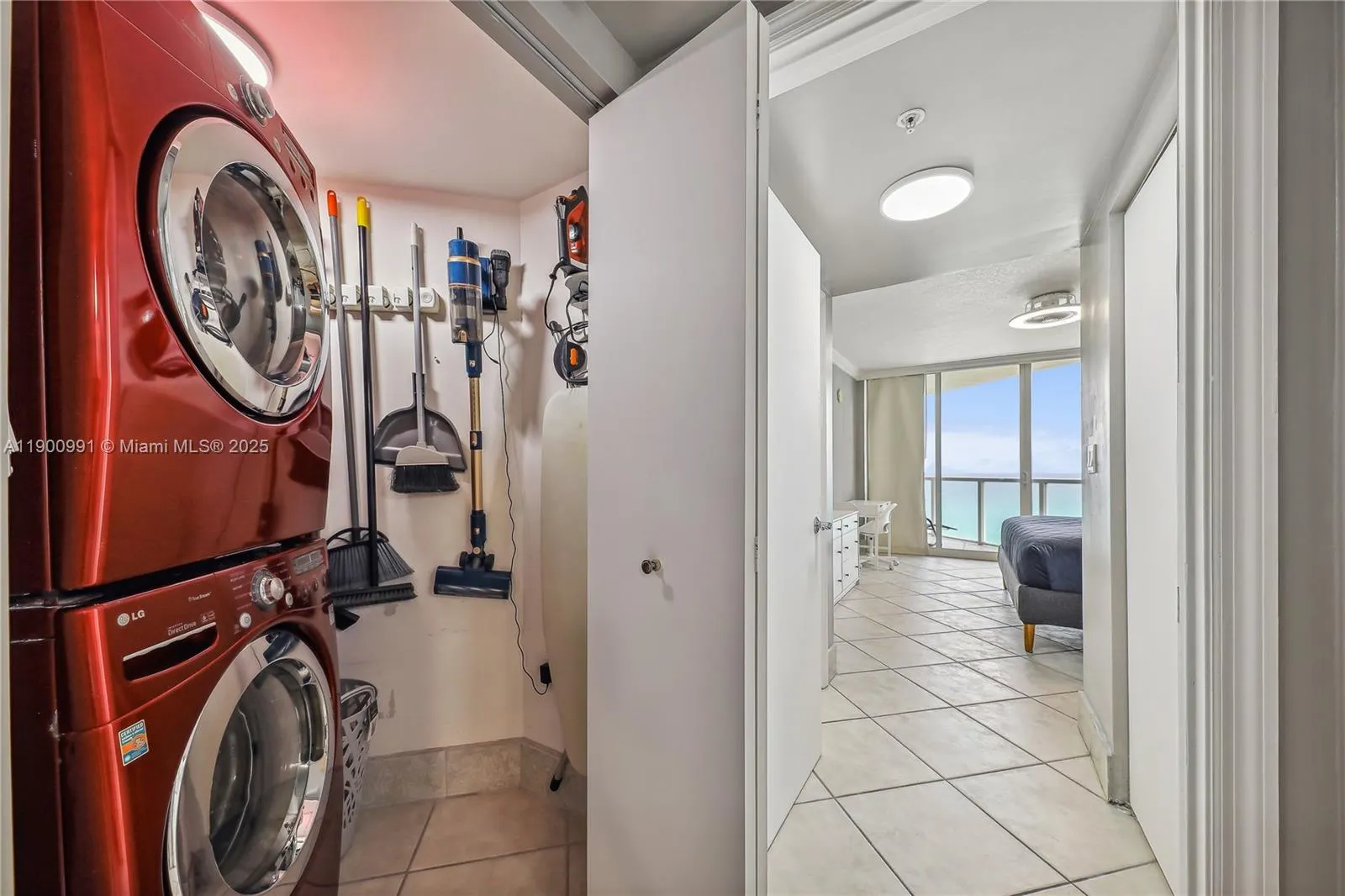 16699 Collins Ave, #2009