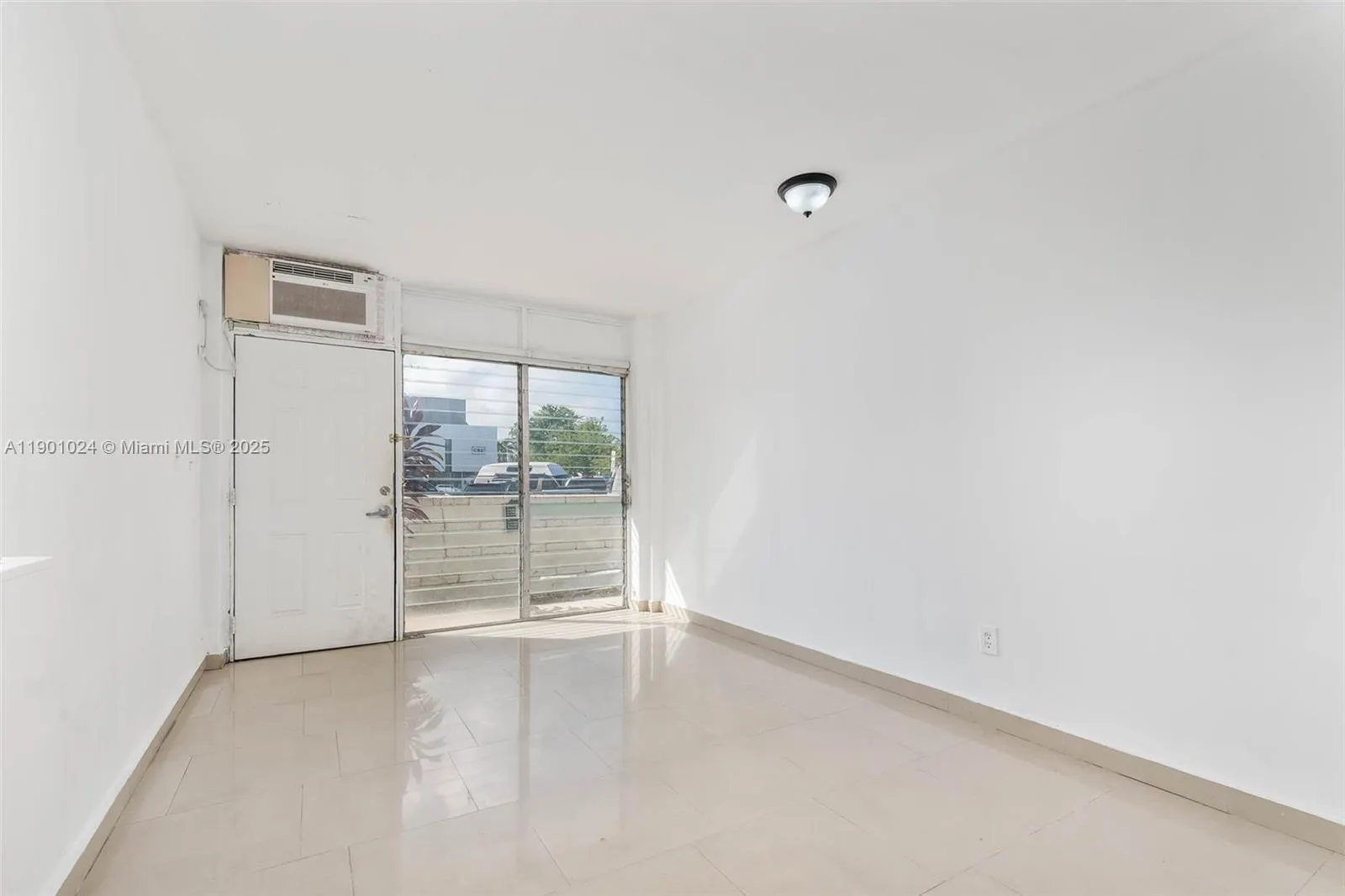 1685 Jefferson Ave, #4