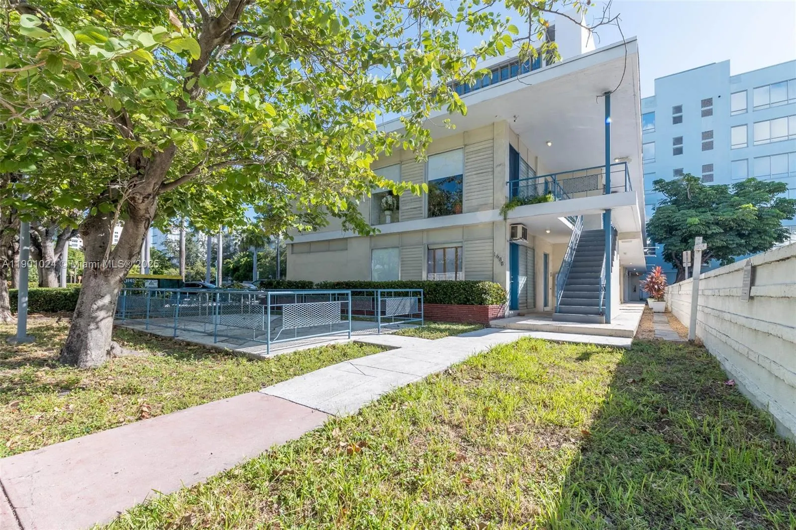 1685 Jefferson Ave, #4