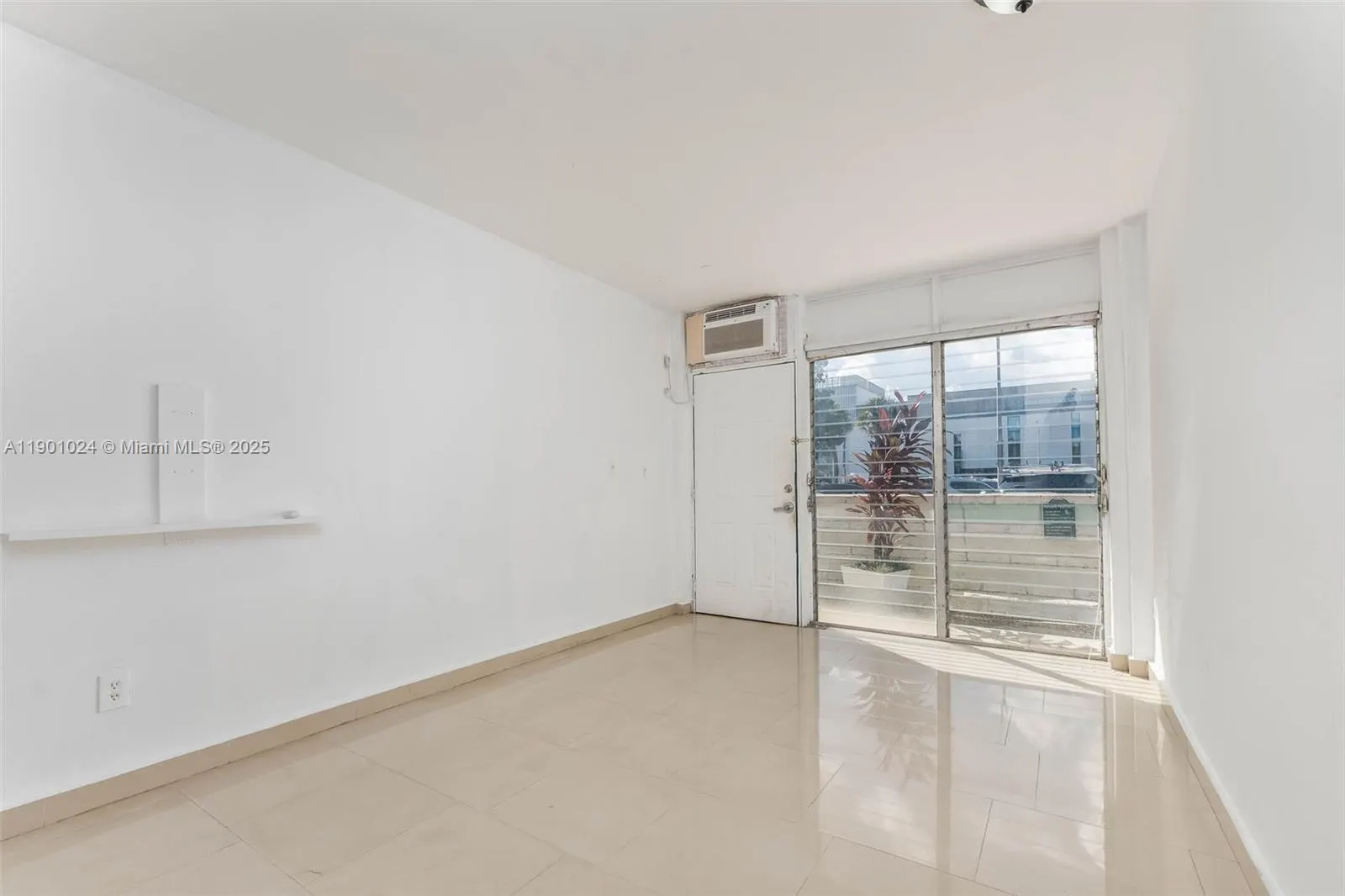 1685 Jefferson Ave, #4