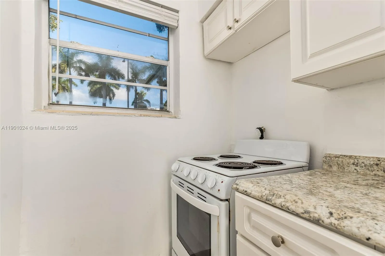 1685 Jefferson Ave, #4