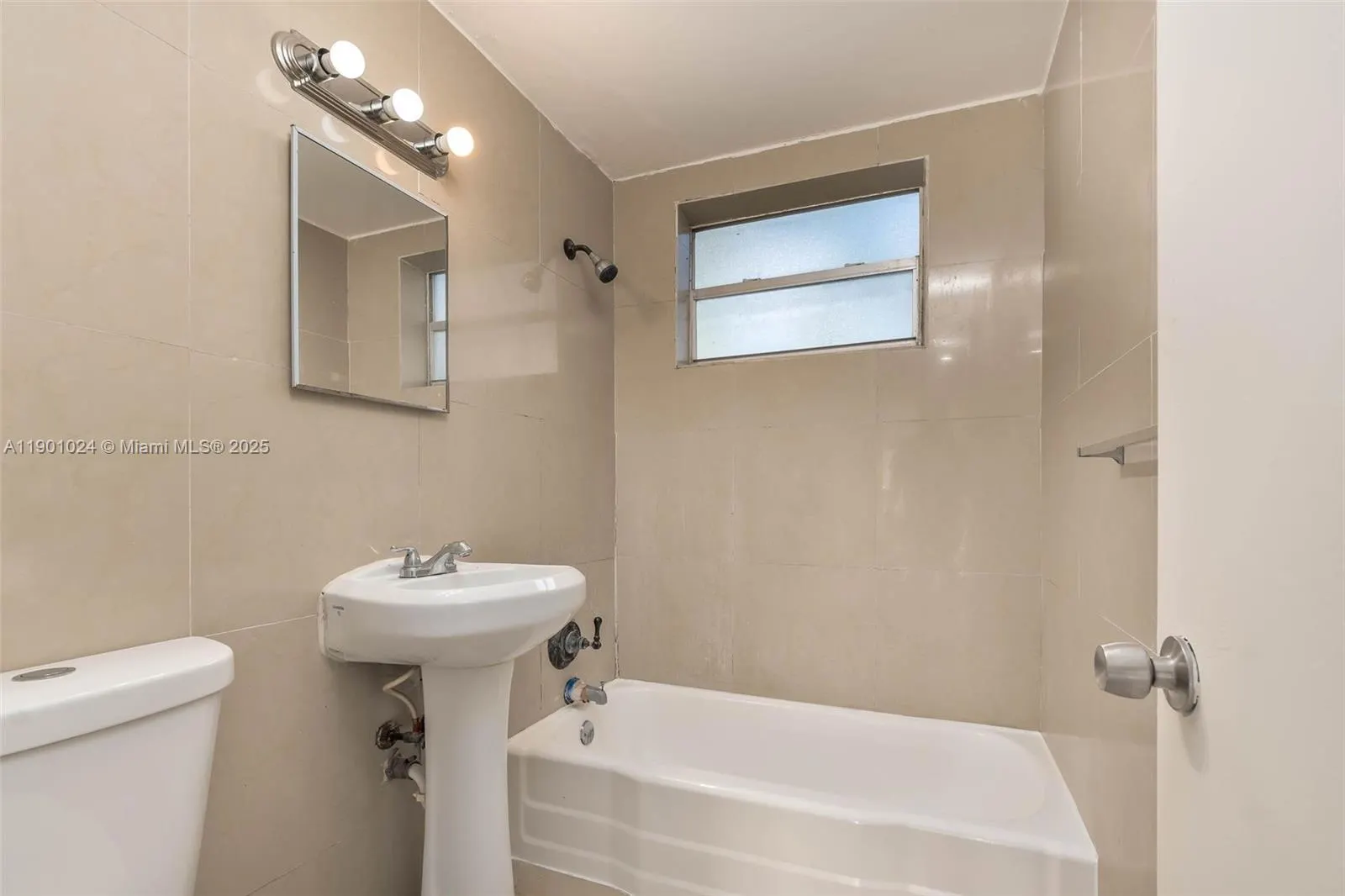 1685 Jefferson Ave, #4
