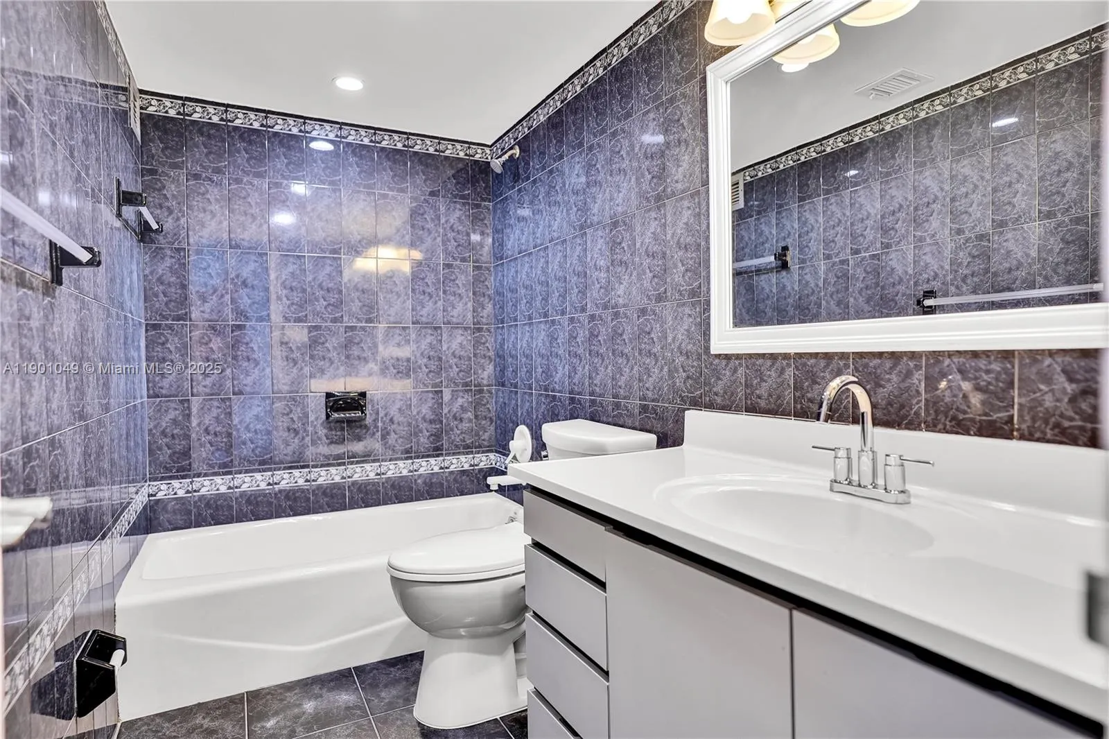 5005 Collins Ave, #607