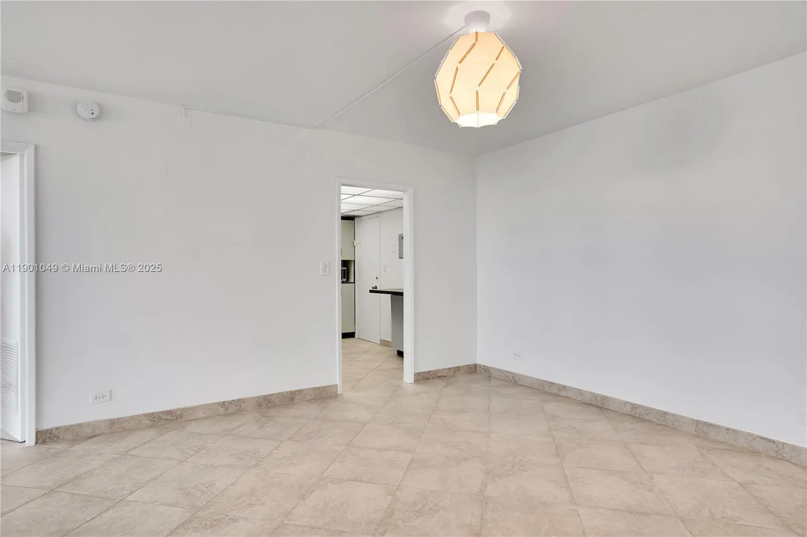 5005 Collins Ave, #607