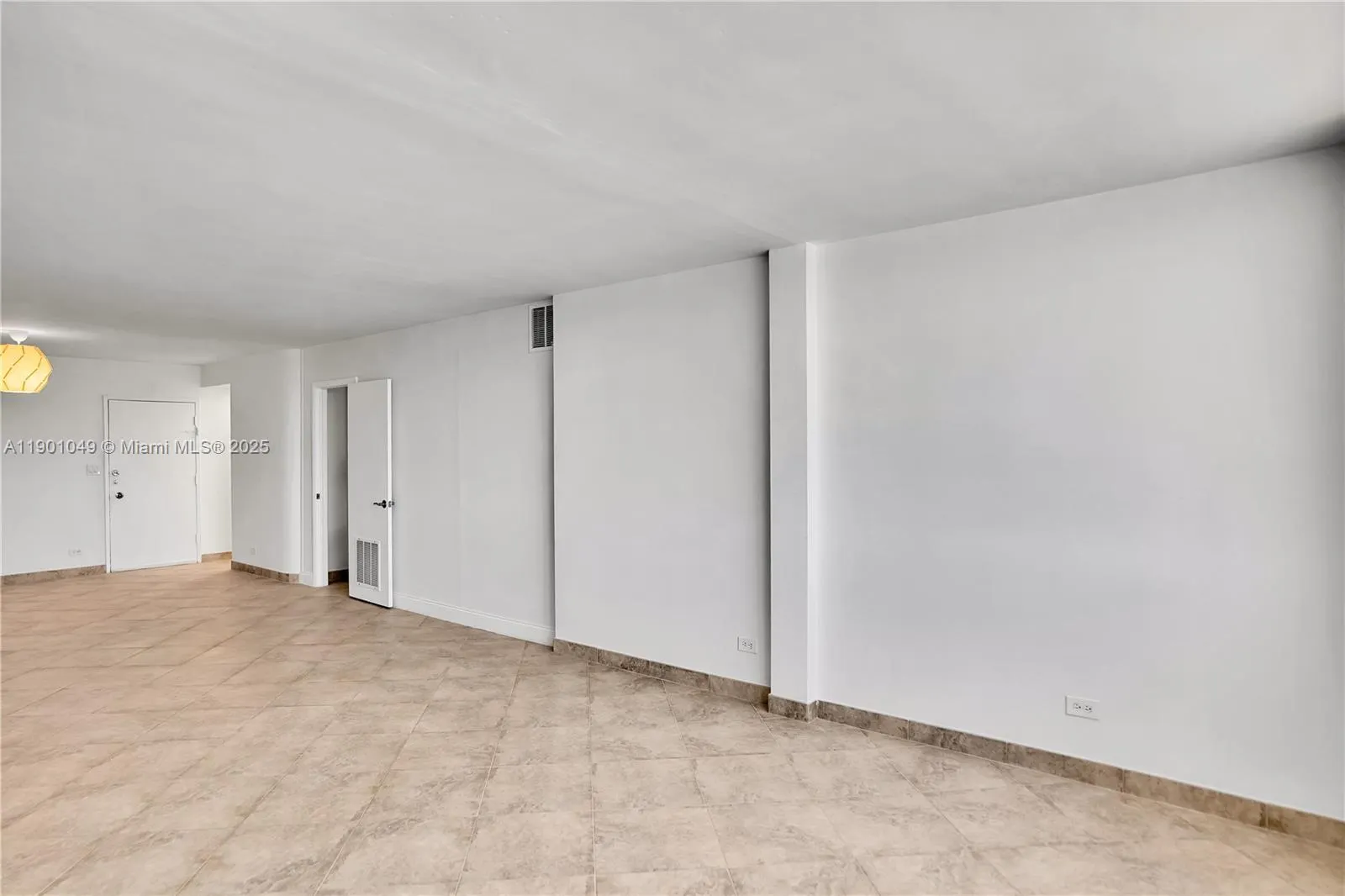 5005 Collins Ave, #607