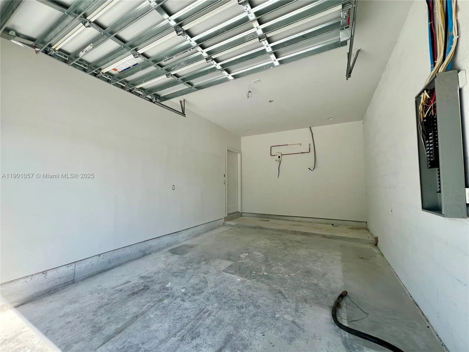 6820 NW 6th Ct