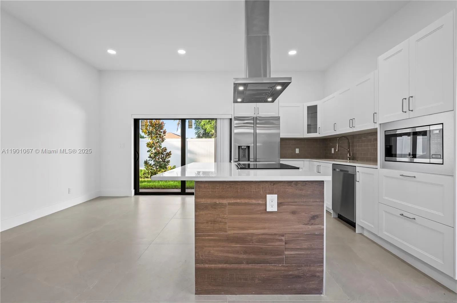 1041 W Lakewood Rd