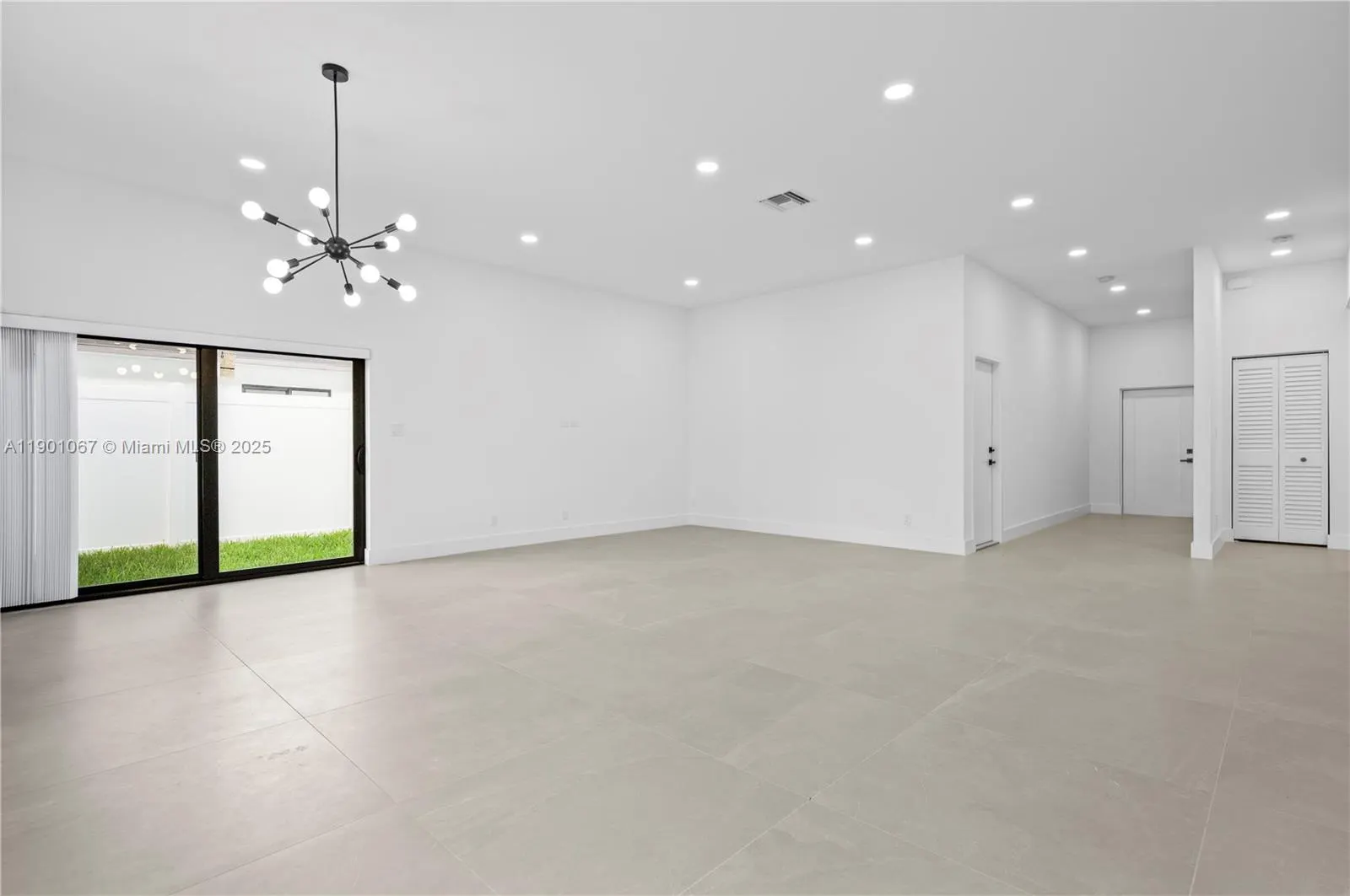 1041 W Lakewood Rd