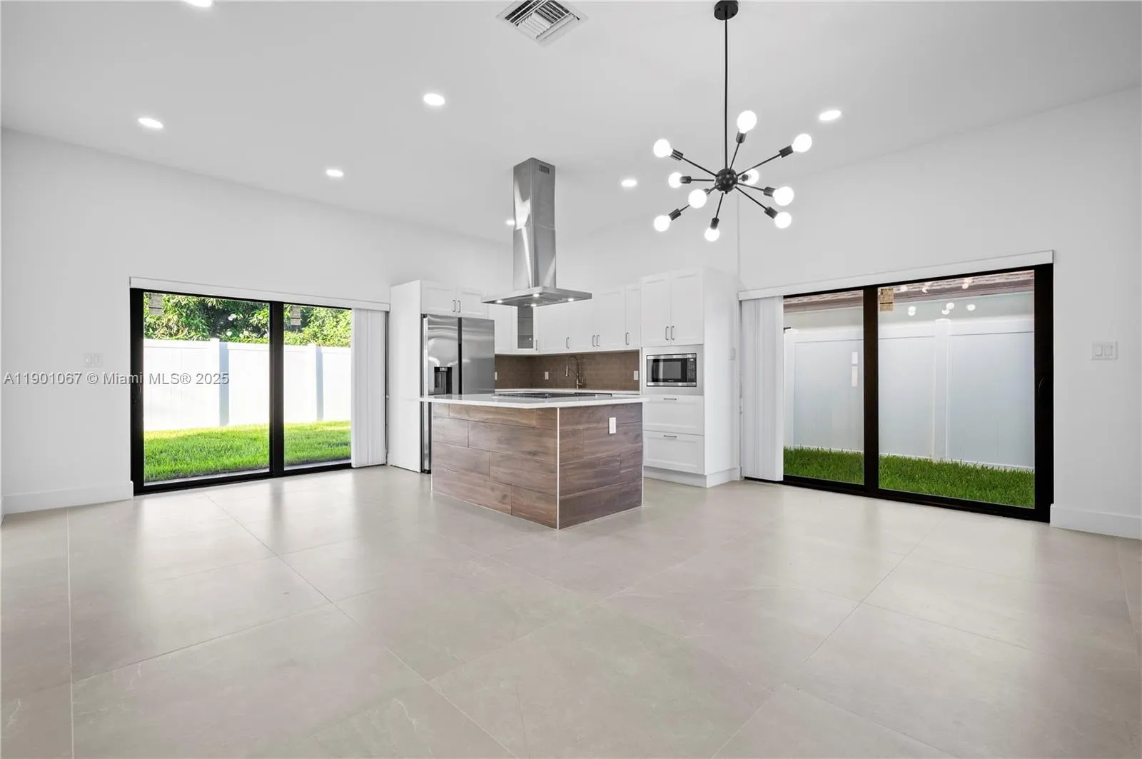 1041 W Lakewood Rd