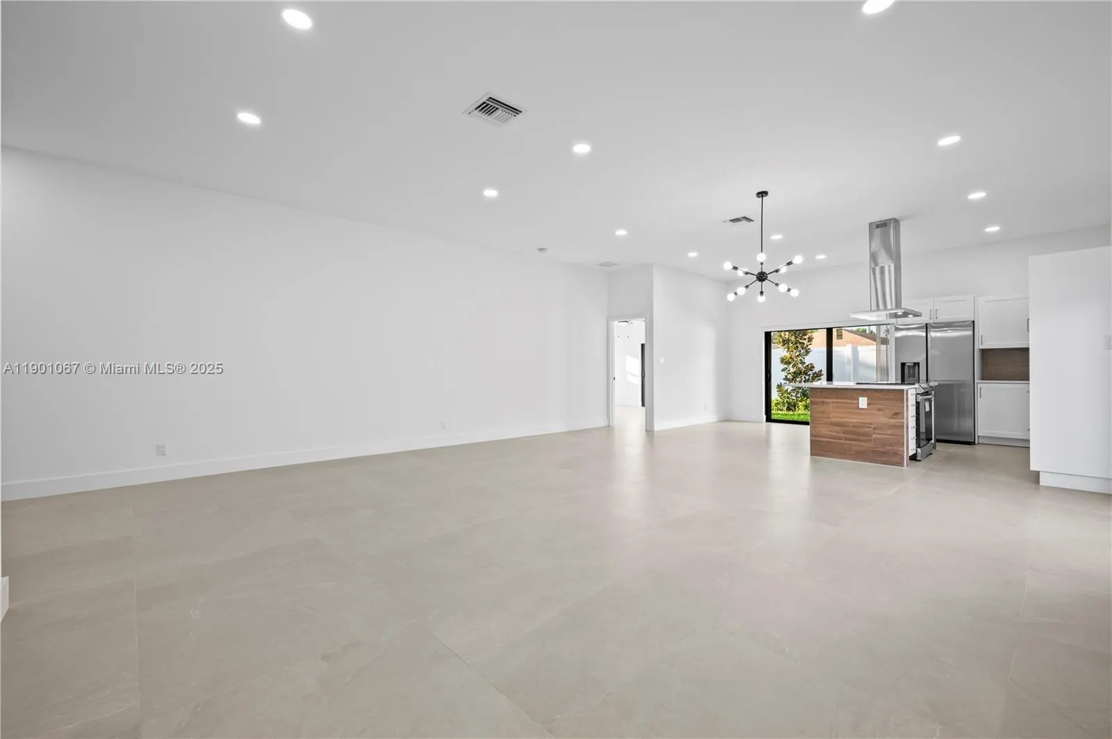 1041 W Lakewood Rd