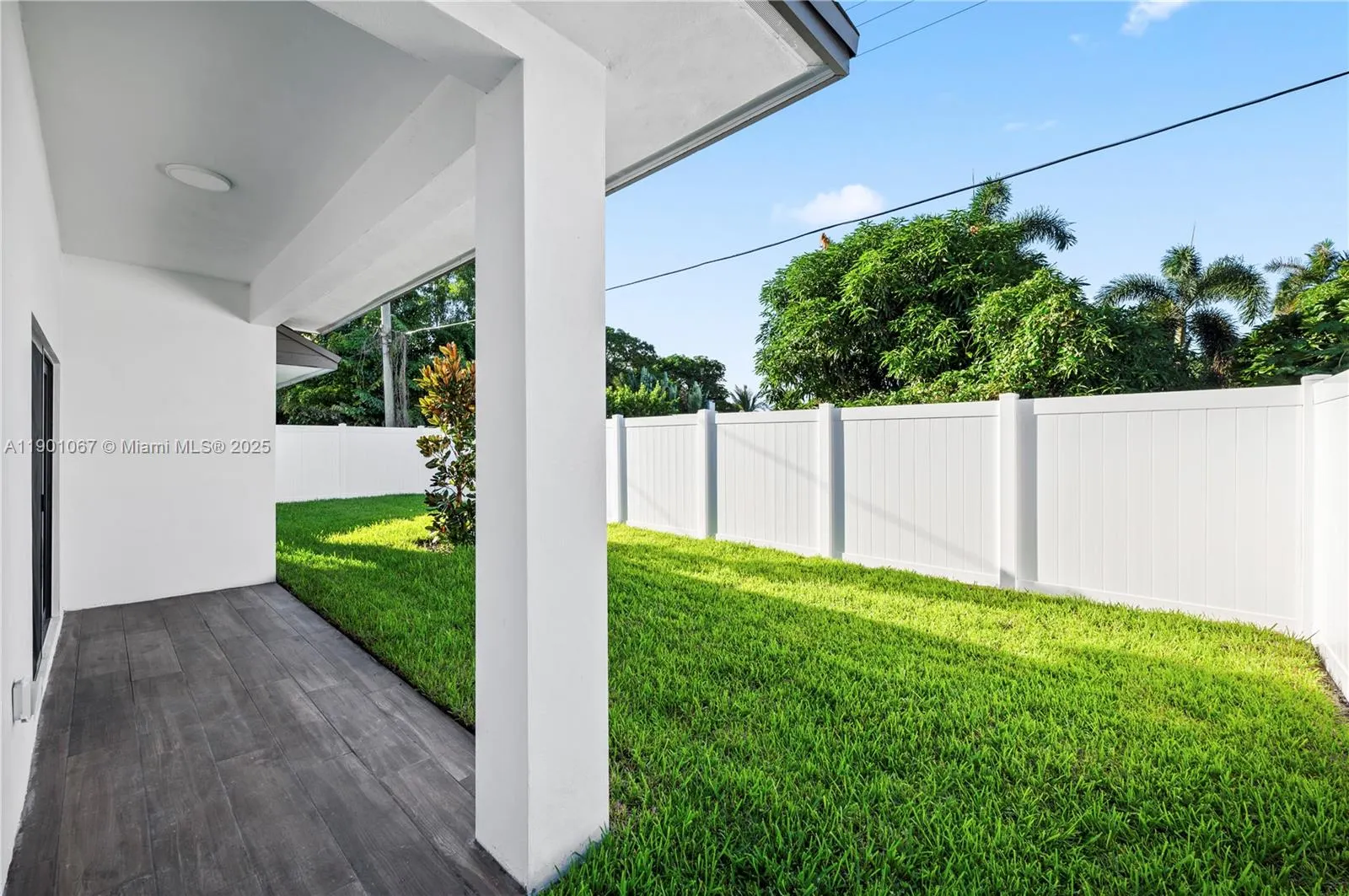 1041 W Lakewood Rd