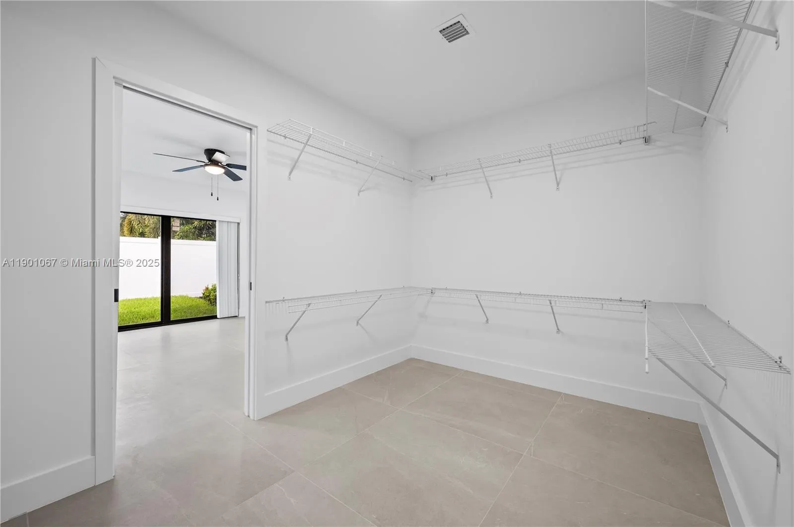1041 W Lakewood Rd