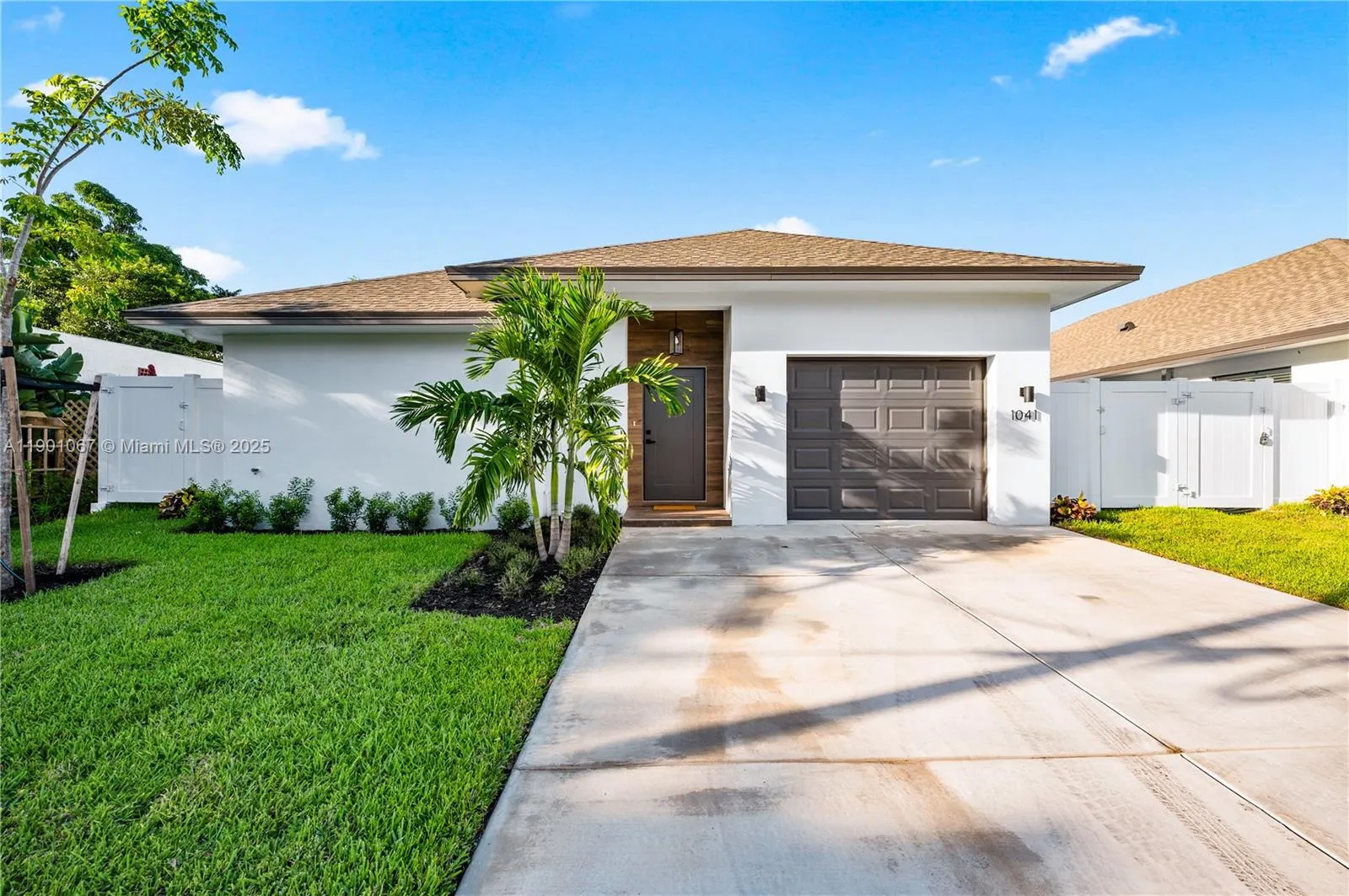 1041 W Lakewood Rd