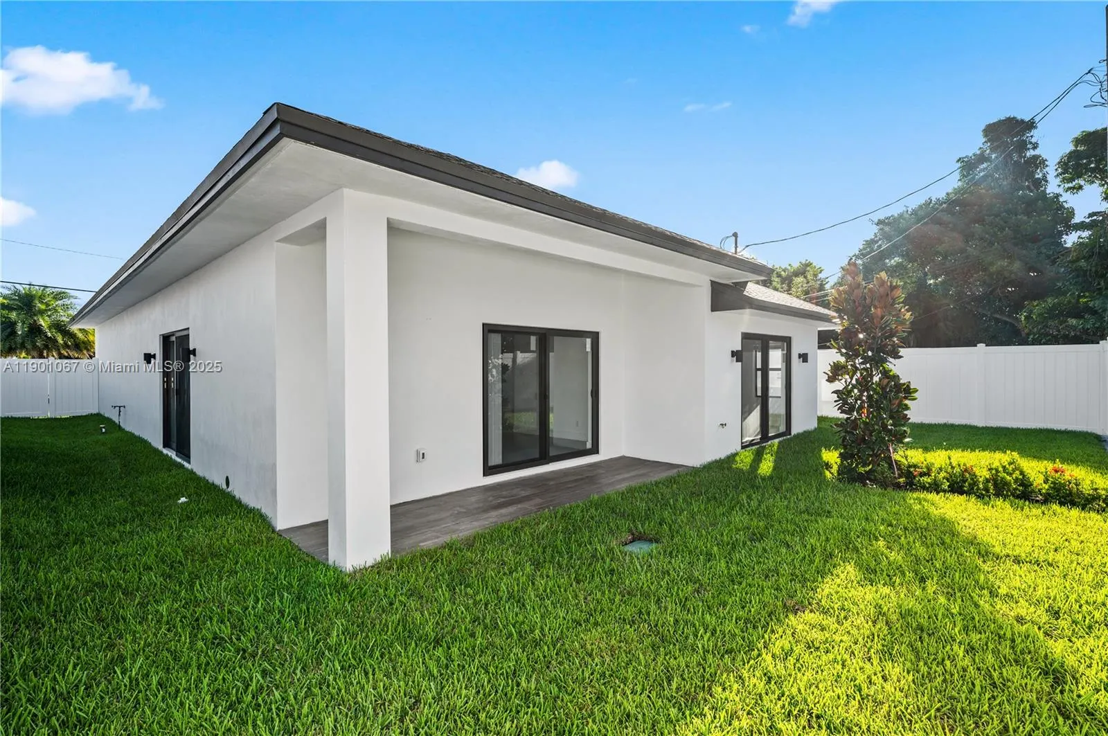 1041 W Lakewood Rd