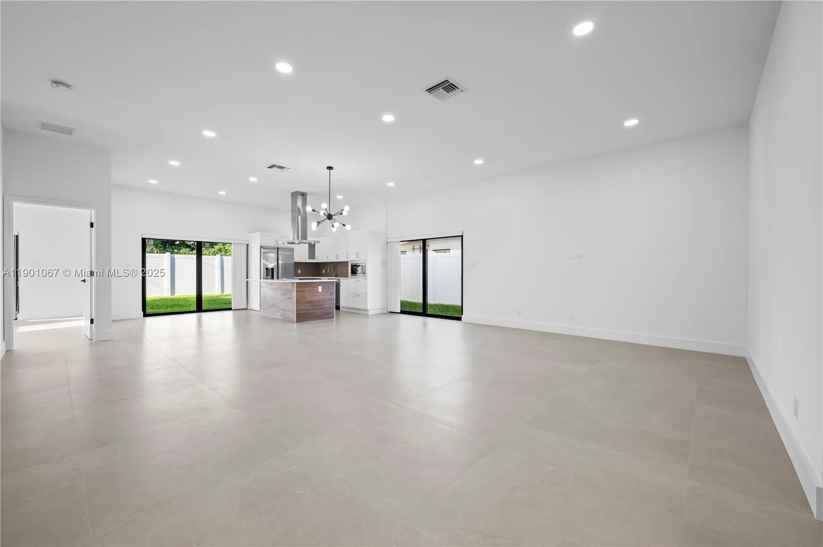 1041 W Lakewood Rd